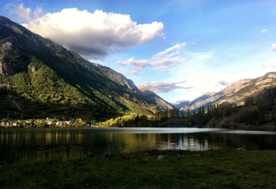 Bpirineos-Las Plazas Бенаске Экстерьер фото