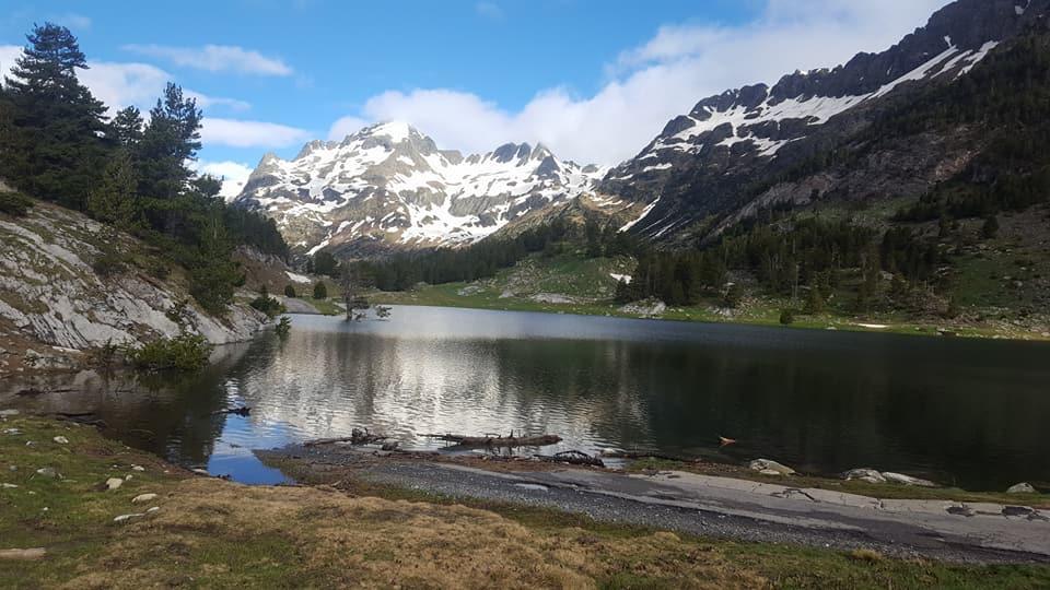 Bpirineos-Las Plazas Бенаске Экстерьер фото
